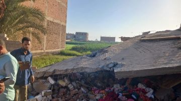 مصرع أب ونجله وإصابة 3 آخرين في انهيار منزل بأسيوط مصرع أب ونجله وإصابة 3 آخرين في انهيار منزل بأسيوط