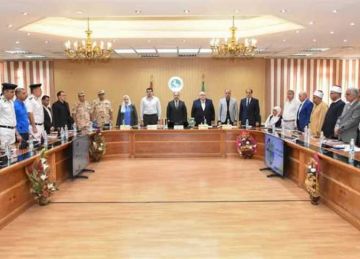  تنفيذي الشرقية يستهل اجتماعه بالوقوف دقيقة حداد على رواح عامل وافته المنيه أثناء تأدية عمله