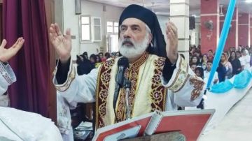 الأنبا باسيليوس يترأس قداس المناولة الاحتفالية بكنيسة السيدة العذراء ومار يوحنا بمنسافيس الأنبا باسيليوس يترأس قداس المناولة الاحتفالية بكنيسة السيدة العذراء ومار يوحنا بمنسافيس