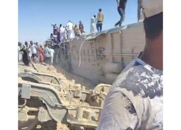 الدفع بـ20 سيارة إسعاف.. مصرع 3 وإصابة 54 في انقلاب عربة قطار ركاب بـ مطروح (تفاصيل) الدفع بـ20 سيارة إسعاف.. مصرع 3 وإصابة 54 في انقلاب عربة قطار ركاب بـ مطروح (تفاصيل)