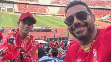 عيد سعيد يا صديقي..أحمد السعدني يهنئ ابنه بعيد ميلاده عيد سعيد يا صديقي..أحمد السعدني يهنئ ابنه بعيد ميلاده