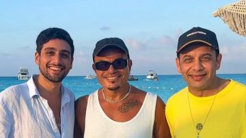 مع القمرين.. تيام قمر ينشر صورة مع مصطفى قمر والهضبة مع القمرين.. تيام قمر ينشر صورة مع مصطفى قمر والهضبة