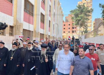 أسقف وقساوسة بالمنيا يقودون مسيرة بأعلام مصر لحث المواطنين علي المشاركة في انتخابات الشيوخ (صور) أسقف وقساوسة بالمنيا يقودون مسيرة بأعلام مصر لحث المواطنين علي المشاركة في انتخابات الشيوخ (صور)