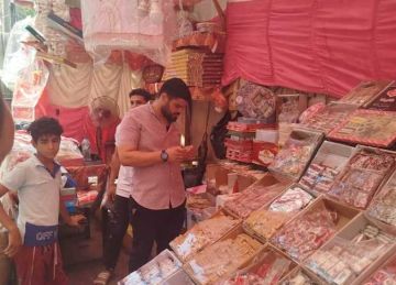 إعدام كميات من حلوى المولد النبوي غير صالحة للاستهلاك خلال حملة في المنيا (صور)