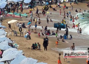 إقبال كبير على مصيف بلطيم بكفر الشيخ هربا من الموجة شديدة الحرارة