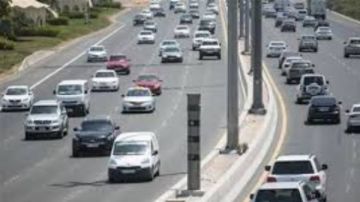 تم تصويره عبر مواقع التواصل .. عقوبة سائق سار عكس الاتجاه بالقانون