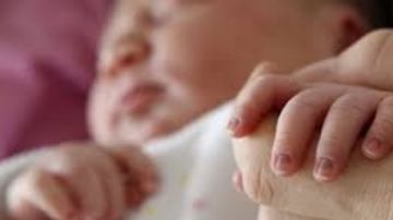 فضيحة قبل الزفاف تدفع زوجين للتخلص من رضيعهما بجوار مسجد بأطفيح