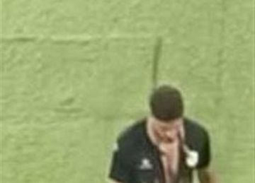 في تصرف غاضب.. لاعب فاركو يمزق قميصه بعد تبديله أمام الأهلي في تصرف غاضب.. لاعب فاركو يمزق قميصه بعد تبديله أمام الأهلي