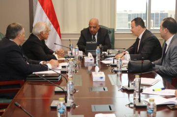 وزير الكهرباء يلتقي رئيس مجموعة كوبولوزيس اليونانية لبحث تنفيذ مشروع الربط الكهربائي