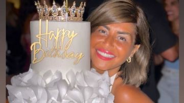 بفستان أبيض.. منة فضالي تحتفل بعيد ميلادها رفقة أصدقائها