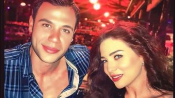 خفة دم الكون.. مي عز الدين تحتفل بعيد ميلاد محمد إمام على طريقتها خفة دم الكون.. مي عز الدين تحتفل بعيد ميلاد محمد إمام على طريقتها