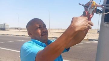 صيانة أعمدة الإنارة بالمدخل الشمالي لمدينة سفاجا