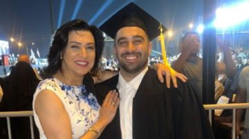 أنا فخورة جدا.. وفاء صادق تحتفل بتخرج ابنها