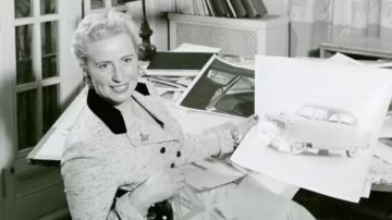 تعرف علي هيلين روثر أول امرأة تعمل مصممة سيارات؟