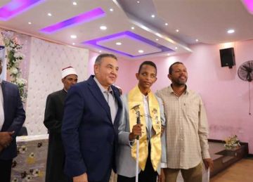 تكريم أوائل الأزهر والتربية التعليم بـ البحر الأحمر.. وتوفير سماعة لطفل من ذوي الهمم تكريم أوائل الأزهر والتربية التعليم بـ البحر الأحمر.. وتوفير سماعة لطفل من ذوي الهمم