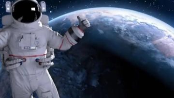 رائد فضاء عالق .. سيدة يابانية تتعرض لاحتيال غريب عبر الإنترنت