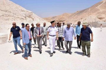 محافظ الأقصر يتفقد المسار السياحي بالقرنة