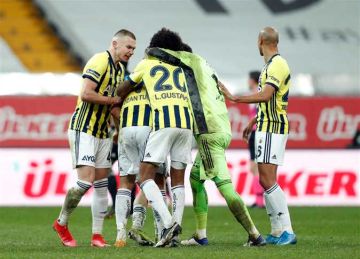 نجم فنربخشة ينتقل إلى كومو الإيطالي