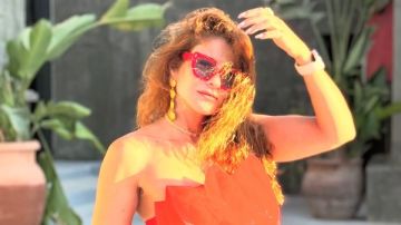 هيدي كرم تسعرض رشاقتها بفستان أنيق.. شاهد هيدي كرم تسعرض رشاقتها بفستان أنيق.. شاهد