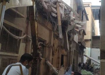 ارتفاع عدد ضحايا انهيار مصنع بالمحلة الكبرى لـ7 وفيات و30 مصابا ارتفاع عدد ضحايا انهيار مصنع بالمحلة الكبرى لـ7 وفيات و30 مصابا