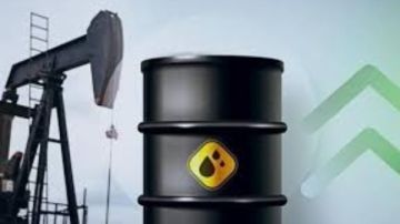 النفط يواصل مكاسبه وسط اضطراب الإمدادات وتراجع المخزونات الأمريكية