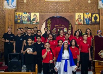 بترانيم روحية.. الكنيسة الأرثوذكسية بشبرا الخيمة تحتفل بـ عيد النيروز 