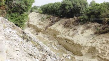 حظر إقامة اى منشآت في مخرات السيول أو أعمال لحجز الأمطار بقانون الري