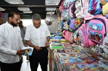 محافظ أسوان يتفقد معرض أهلا مدارس بكوم أمبو ويوجه بضخ كميات من السلع