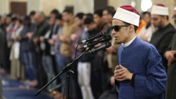 تفاصيل المصحف المرتل بأصوات طلاب الأزهر المتميزين تفاصيل المصحف المرتل بأصوات طلاب الأزهر المتميزين