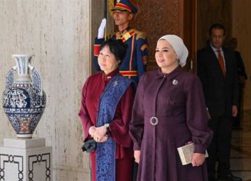 قرينة الرئيس السيسي ترحب بحرم رئيس سنغافورة في مصر