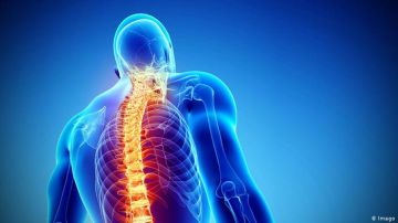 لأول مرة في العالم.. طبيب مصري بجامعة ميريلاند ينجح في استئصال ورم معقد من العمود الفقري