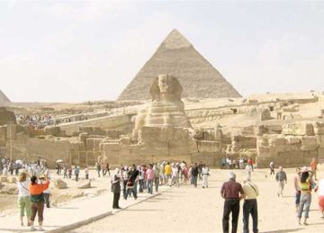 وزير السياحة: ارتفاع أعداد السائحين الإسبان بنسبة 63.3 منذ يناير حتى أغسطس 2025