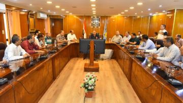 استعدادا للعام الدراسي الجديد.. محافظ أسيوط يشدد على دمج التعليم الفني بسوق العمل