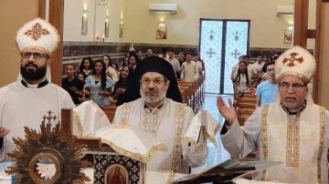 الأنبا توما يفتتح العام الدراسى الجديد بمعهد التربية الدينية بالإيبارشية