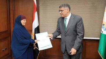 تسليم 20 عقدا.. محافظ الجيزة: حريصون على تقديم التسهيلات اللازمة للمواطنين الجادين في تقنين أوضاعهم