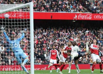 آرسنال يصعق نوتينجهام فورست بثلاثية في الدوري الإنجليزي (فيديو) آرسنال يصعق نوتينجهام فورست بثلاثية في الدوري الإنجليزي (فيديو)