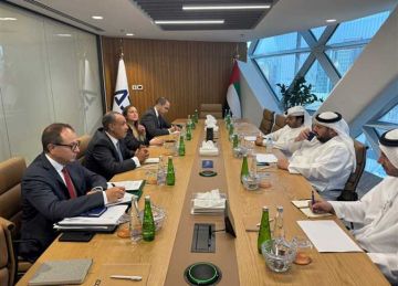 عبد العاطي لـ وزير الاستثمار بالإمارات: نتطلع لمواصلة تعزيز التعاون الاستثماري بين البلدين عبد العاطي لـ وزير الاستثمار بالإمارات: نتطلع لمواصلة تعزيز التعاون الاستثماري بين البلدين