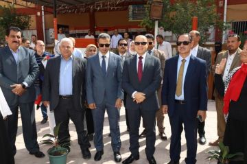 محافظ كفر الشيخ يفتتح المعرض الدائم لتوفير المستلزمات المدرسية للطلاب الأولى بالرعاية مجانا.. صور