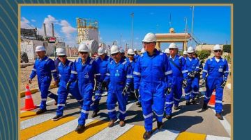 وزير البترول يتفقد موقع إنتاج الغاز لشركة شمال سيناء بالبحر المتوسط