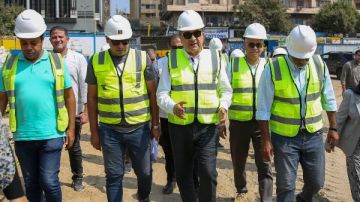 وزير قطاع الأعمال يتابع موقف تطوير فندق شبرد التاريخي بوسط القاهرة