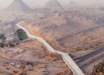 يربط المتحف المصري الكبير بالأهرامات.. رئيس الوزراء يتفقد الممشى السياحي 