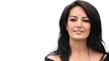 المخرجة المغربية مريم التوزاني تفوز بجائزة الجمهور في مهرجان فينيسيا السينمائي المخرجة المغربية مريم التوزاني تفوز بجائزة الجمهور في مهرجان فينيسيا السينمائي