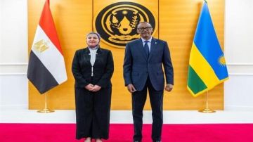 رئيس رواندا يستقبل سفيرة مصر الجديدة بكيجالي.. ويؤكد حرصه على مواصلة تطوير التعاون المشترك رئيس رواندا يستقبل سفيرة مصر الجديدة بكيجالي.. ويؤكد حرصه على مواصلة تطوير التعاون المشترك