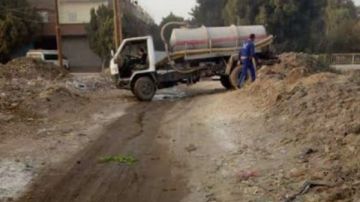 ضبط سيارة وجرار أثناء قيامهما بإلقاء الصرف الصحي في ترعتين بأسيوط