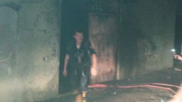 قوات الحماية المدنية بالغربية تخمد حريقا في مخزن مصنع أقمشة بالمحلة.. صور