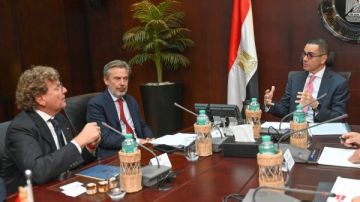 وزير الاستثمار يلتقى السفير الإيطالي بالقاهرة ووفد شركة تكنوكاب لبحث سبل تعزيز التعاون المشترك وزير الاستثمار يلتقى السفير الإيطالي بالقاهرة ووفد شركة تكنوكاب لبحث سبل تعزيز التعاون المشترك