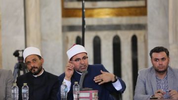 بإجمالي 15 ألف دارس.. مدير الجامع الأزهر يلتقي مسئولي الأروقة استعدادا لاختبارات العلوم الشرعية بإجمالي 15 ألف دارس.. مدير الجامع الأزهر يلتقي مسئولي الأروقة استعدادا لاختبارات العلوم الشرعية