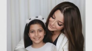 سميرة سعيد تشارك في تريند صورتك مع المشاهير بهذه الصورة