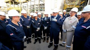 وزير البترول يتفقد مشروعات التطوير وزيادة الإنتاج وترشيد الطاقة بشركة العامرية لتكرير البترول وزير البترول يتفقد مشروعات التطوير وزيادة الإنتاج وترشيد الطاقة بشركة العامرية لتكرير البترول