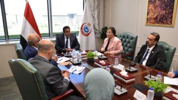 وزير الصحة يستقبل المدير التنفيذي لمصر بمجموعة البنك الدولي لبحث عدد من الملفات المشتركة وزير الصحة يستقبل المدير التنفيذي لمصر بمجموعة البنك الدولي لبحث عدد من الملفات المشتركة